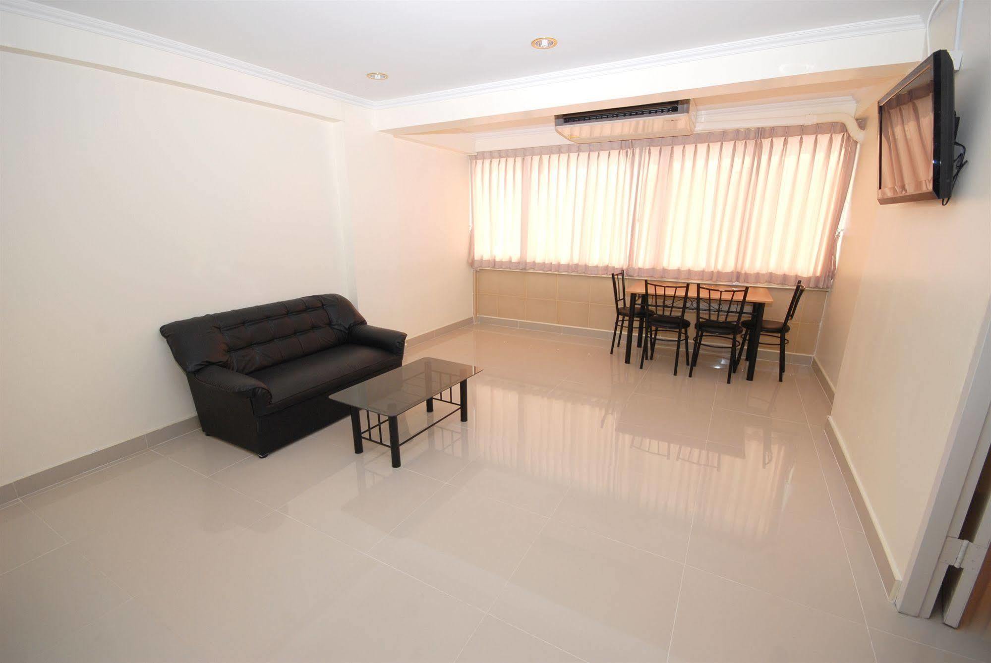 Ostello Cozy Loft Pattaya Esterno foto